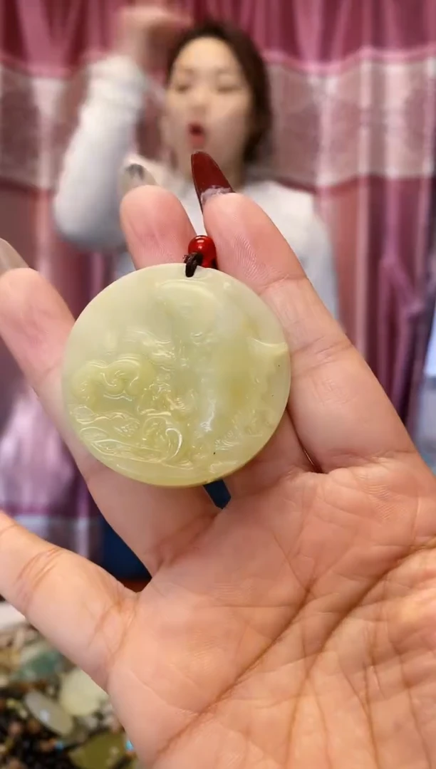 未镶嵌蛇纹石玉吊坠