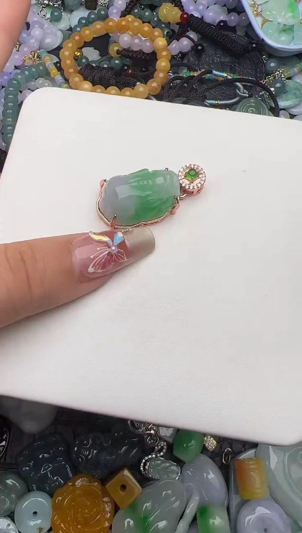 翡翠未镶嵌颈饰天然缅甸翡翠吊坠