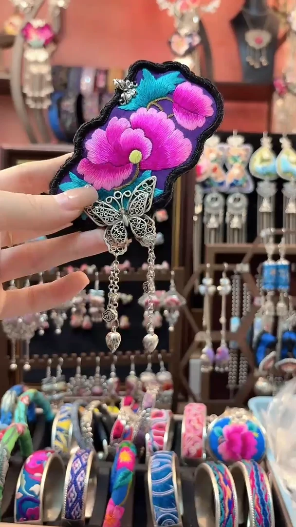 织绣 云织谣民族风精美饰品   303