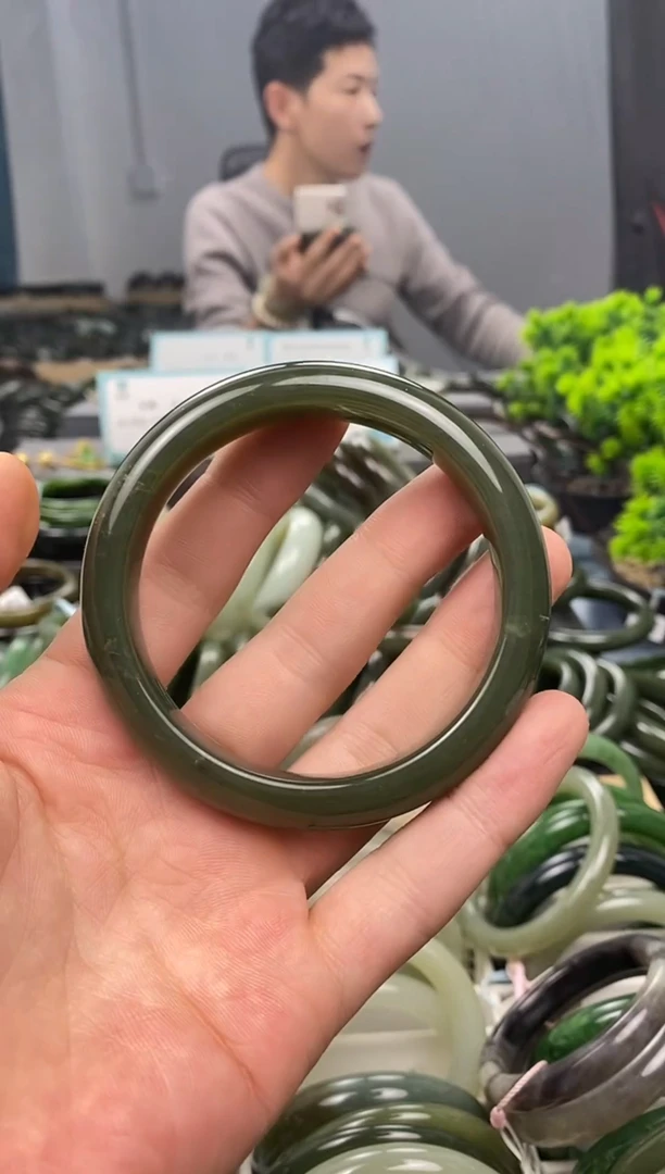 未镶嵌手镯和田玉60