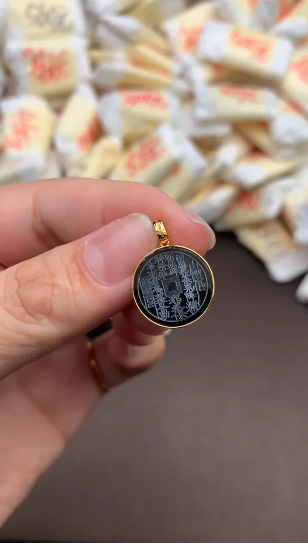 翡翠挂件18K金镶嵌—