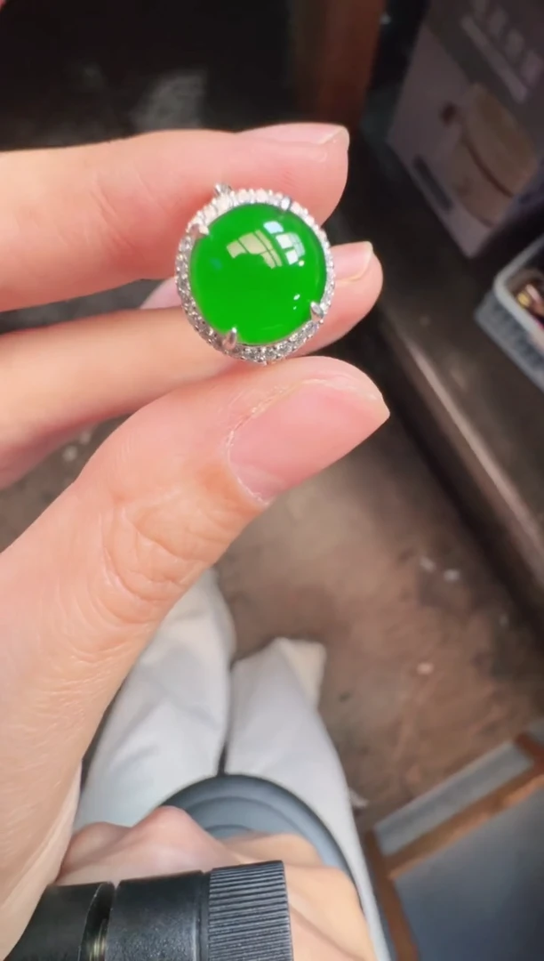 未镶嵌定制翡翠A货有轻微色差属于正常现象，戒指1