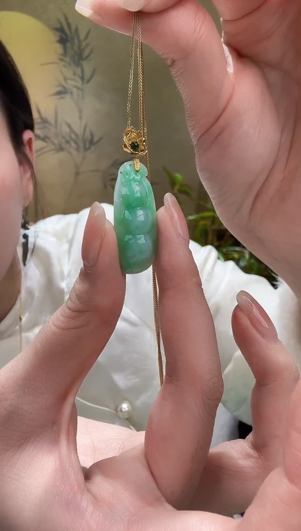 颈饰未镶嵌翡翠吊坠