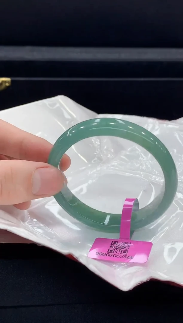 翡翠手镯（贵妃镯）未镶嵌手镯