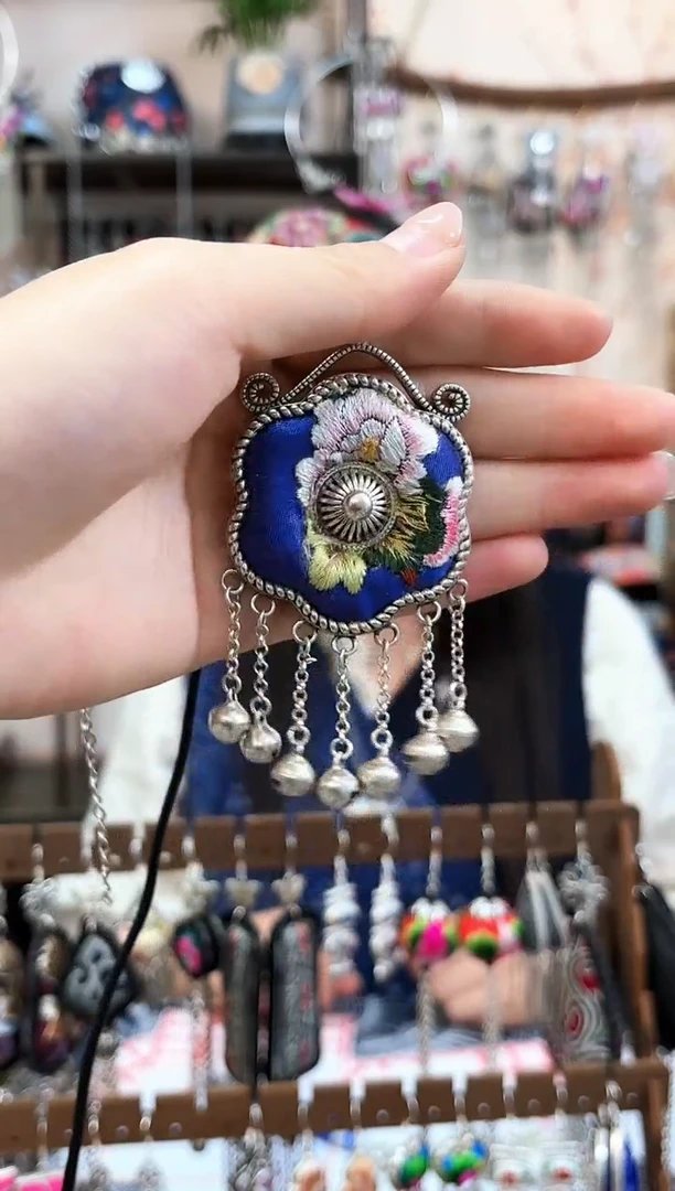 织绣婷***乐民族风非遗老绣饰品729