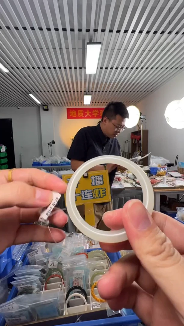 未镶嵌手镯和田玉和田玉手镯青白美人条54#