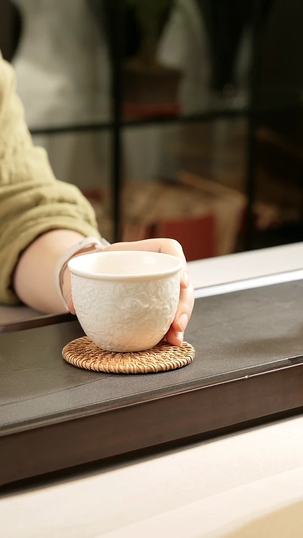 明**光底部有小磕碰，微瑕万花缸主人杯，150cc