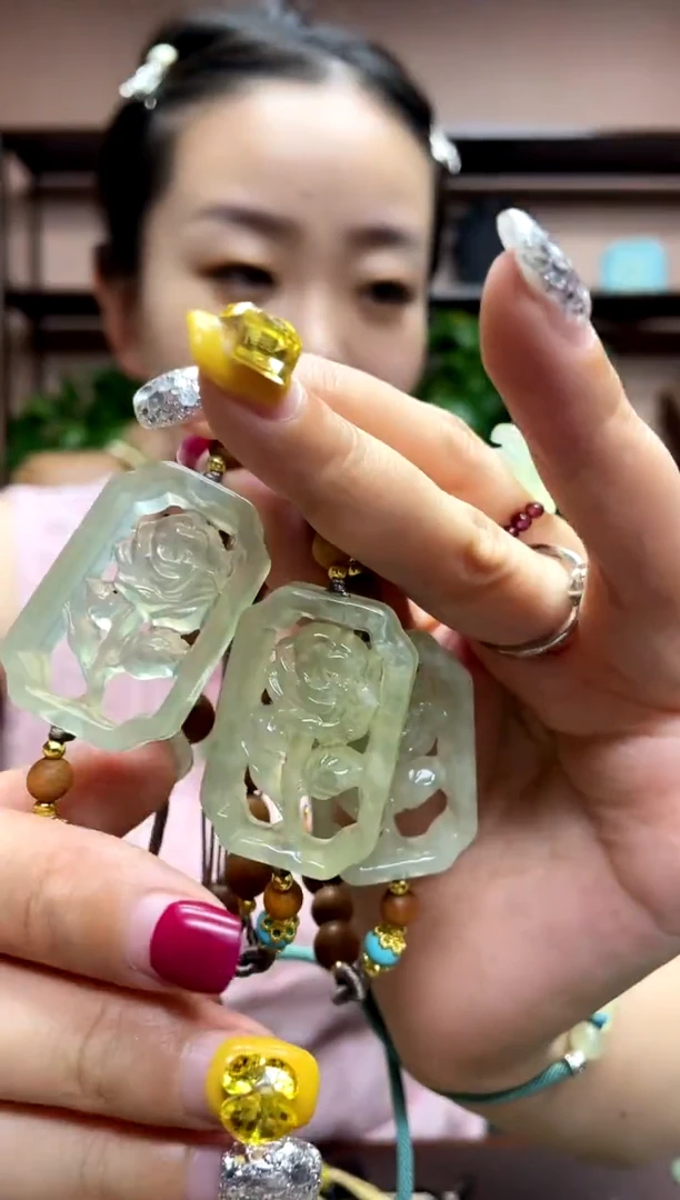 岫玉未镶嵌吊坠多样性发货发其中之一微瑕