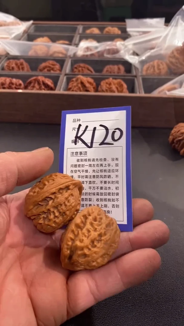 【闪购商品】文玩核桃吊坠37红锦鲤