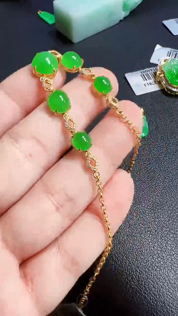 颈饰18K金镶嵌翡翠手链