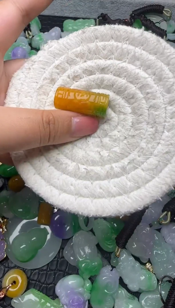 颈饰未镶嵌翡翠缅甸翡翠吊坠