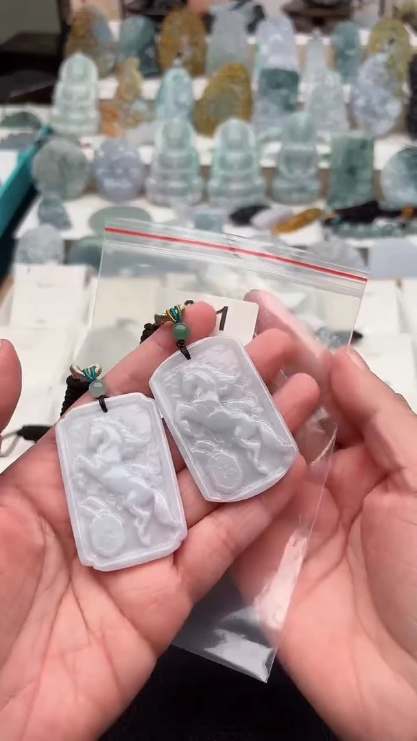 翡翠未镶嵌颈饰天然缅甸A货翡翠多样性发一马牌301