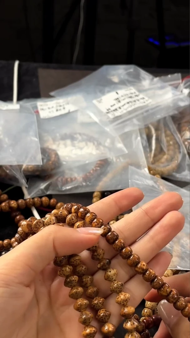 吊坠星月菩提精工级中珀飞碟9*7长串（B）