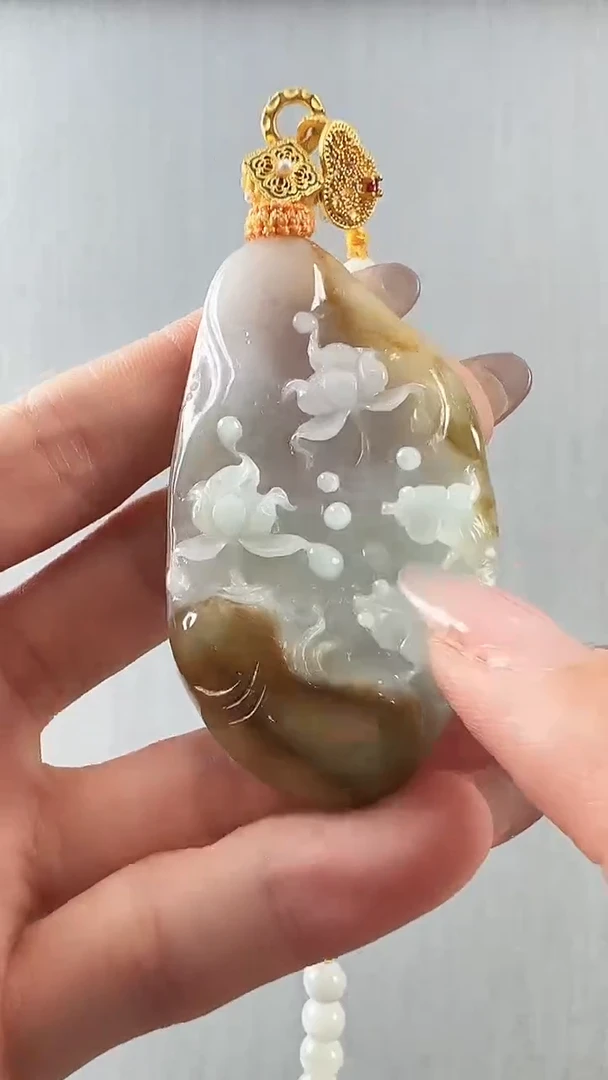 翡翠未镶嵌颈饰荷花鱼