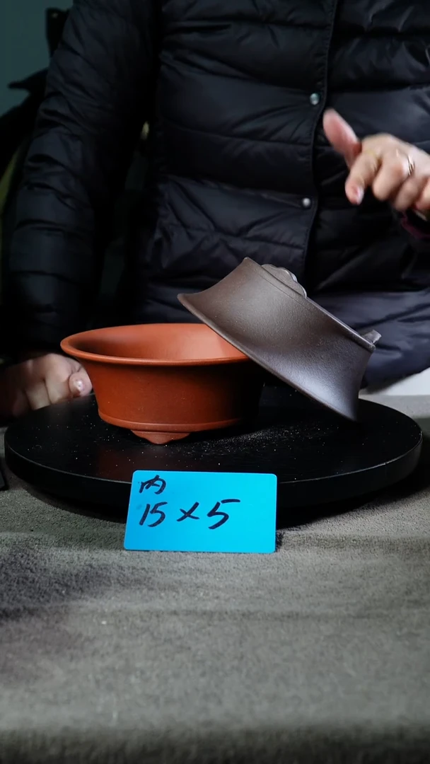 A宜兴紫砂小花盆