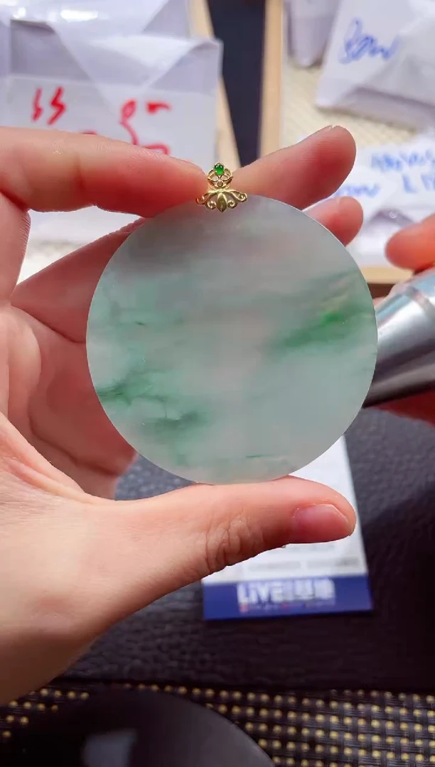 18K金镶嵌挂件翡翠20251218