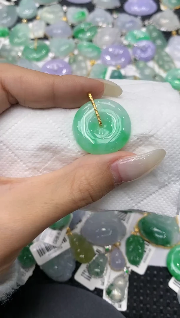 颈饰18K金镶嵌翡翠11111111111