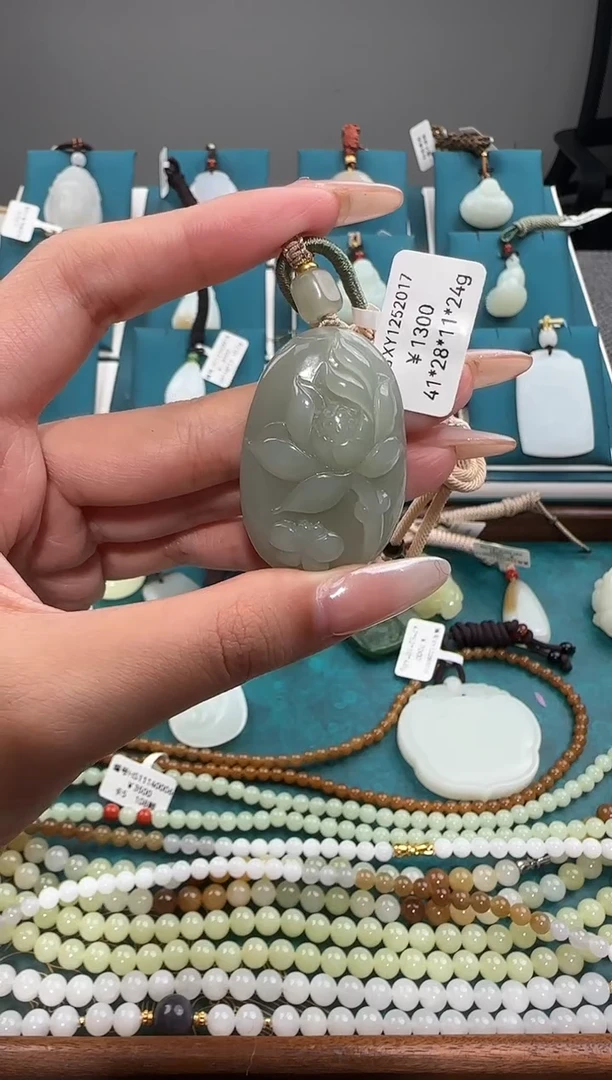 颈饰未镶嵌和田玉吊坠 XY