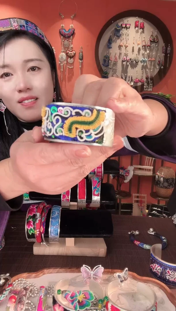 织绣手工苗绣刺绣手镯58