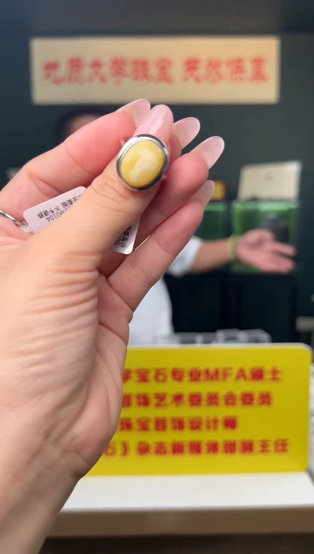 银S925镶嵌蜜蜡戒指满蜡蜜蜡大蛋面戒指S925银
