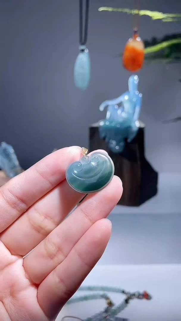 颈饰未镶嵌翡翠挂件