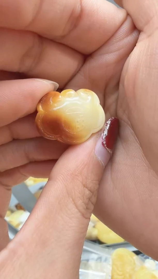 【闪购商品】琥珀裸石未镶嵌配饰