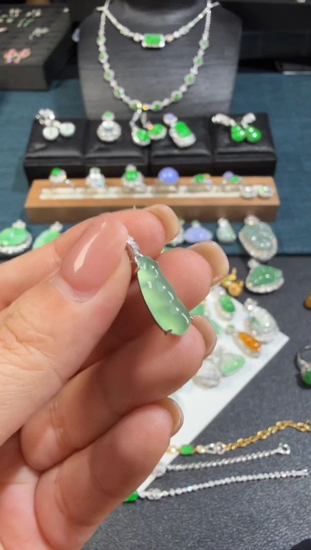 颈饰18K金镶嵌翡翠S1007-S459-9