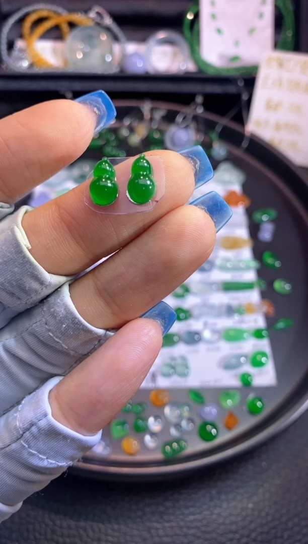 翡翠挂件未镶嵌葫芦