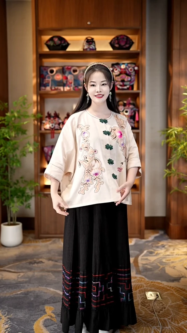 刺绣私人定制苗族手工衣服A9470