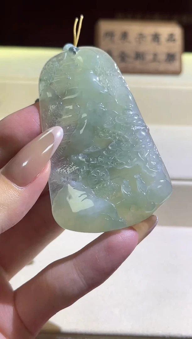 翡翠未镶嵌颈饰MFC072993
