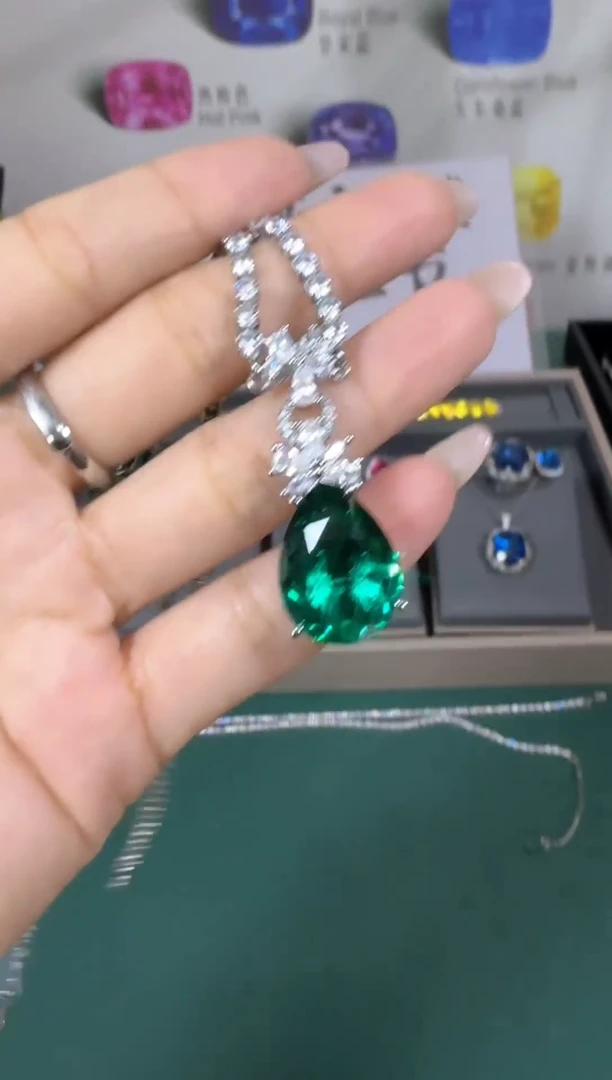 颈饰18K金镶嵌祖母绿556