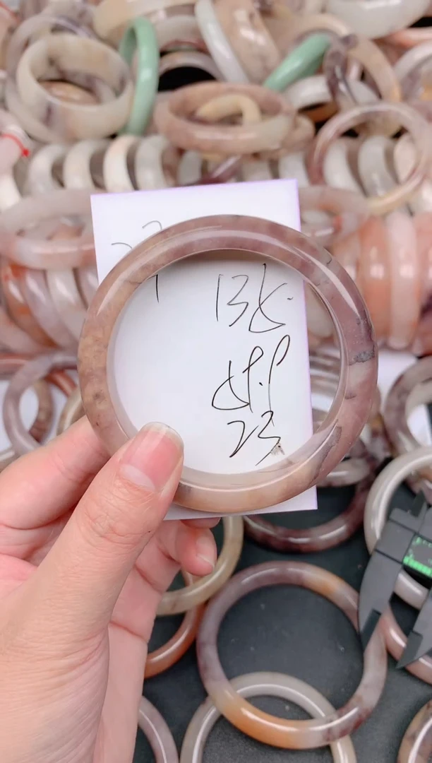 未镶嵌手镯石英质玉135