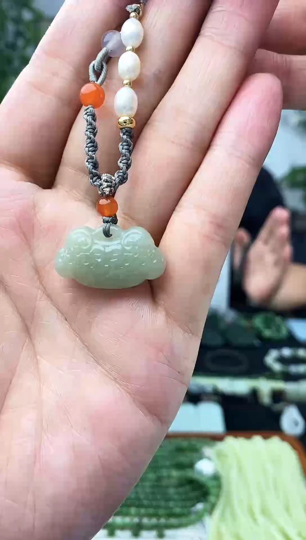 和田玉未镶嵌颈饰1