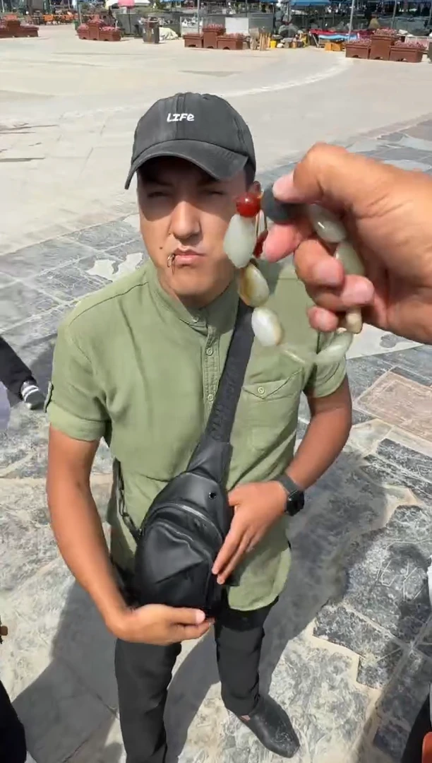 未镶嵌和田玉（糖玉）挂件和田玉