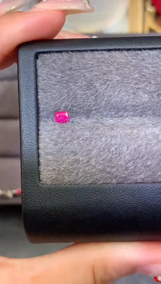 未镶嵌裸石定制尖晶石爱****?枕型 绝地武士 0.32ct