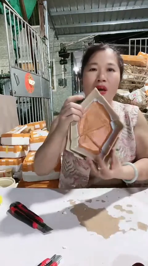 瑕疵咖色异型盘两个