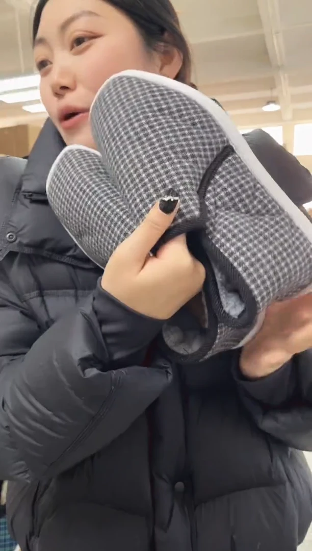 手纳底黑灰格棉鞋44码