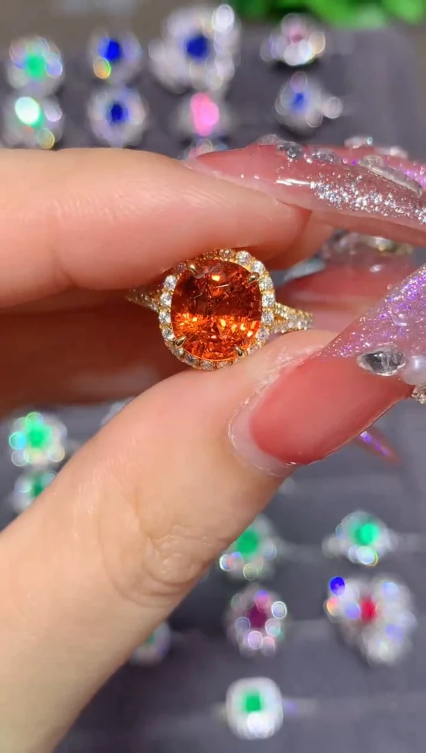 18K金镶嵌戒指石榴石（芬达石）3.52CT