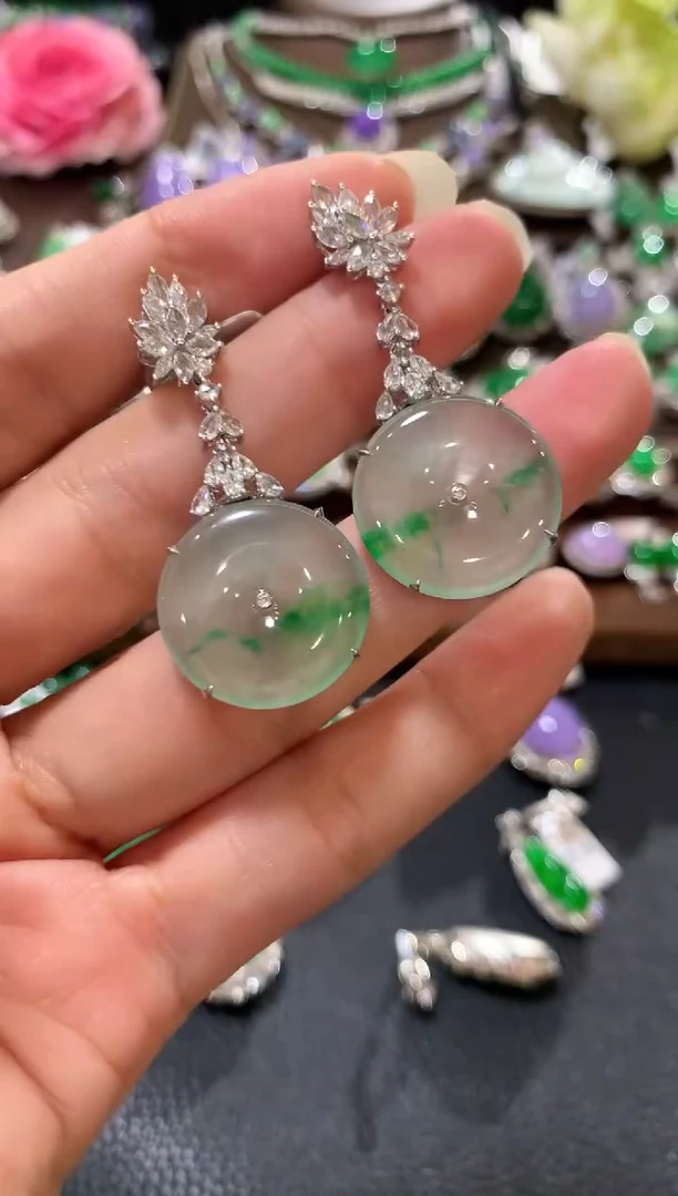 18K金镶嵌翡翠耳饰m26