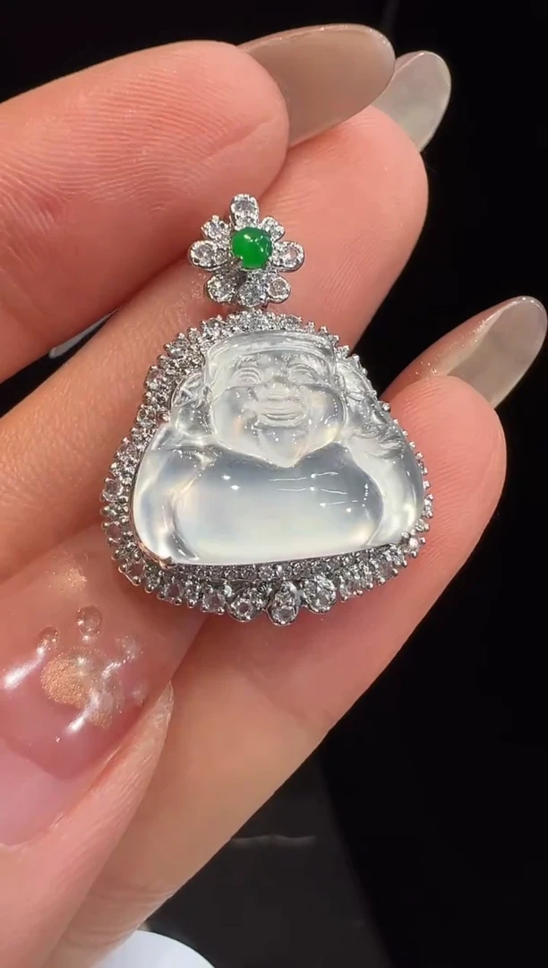 颈饰18K金镶嵌翡翠吊坠