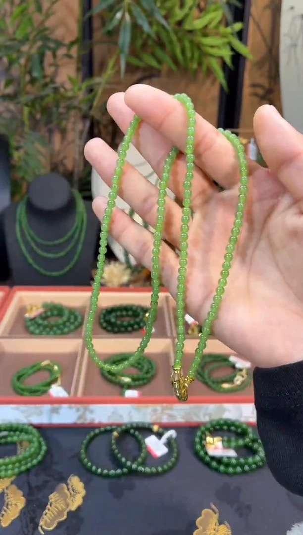 颈饰未镶嵌和田玉（碧玉）4高冰苹果绿无矿毛衣链
