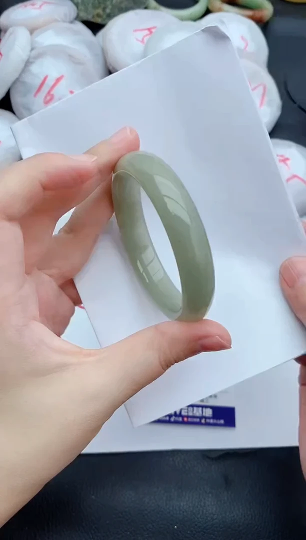 未镶嵌手镯石英质玉242+55.5