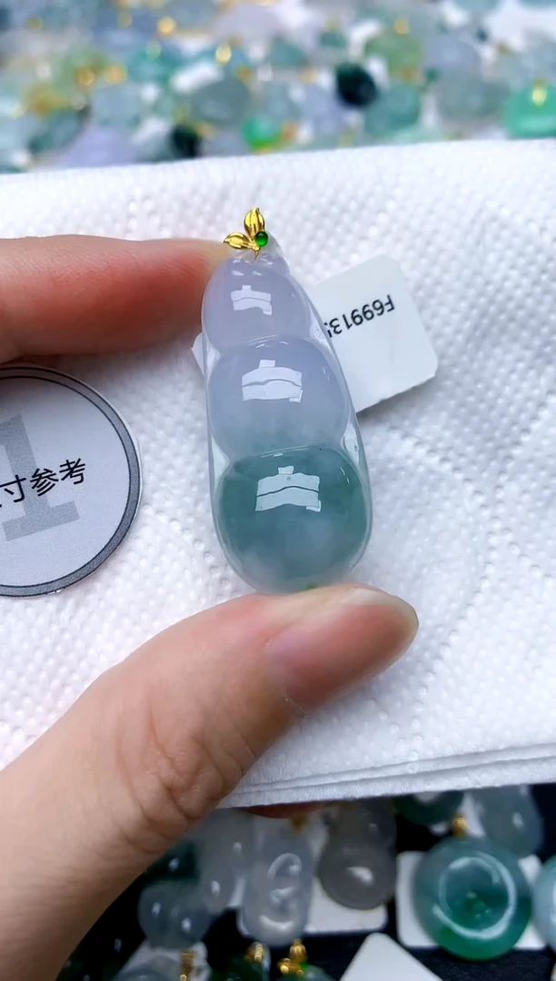 颈饰18K金镶嵌翡翠天然A货翡翠