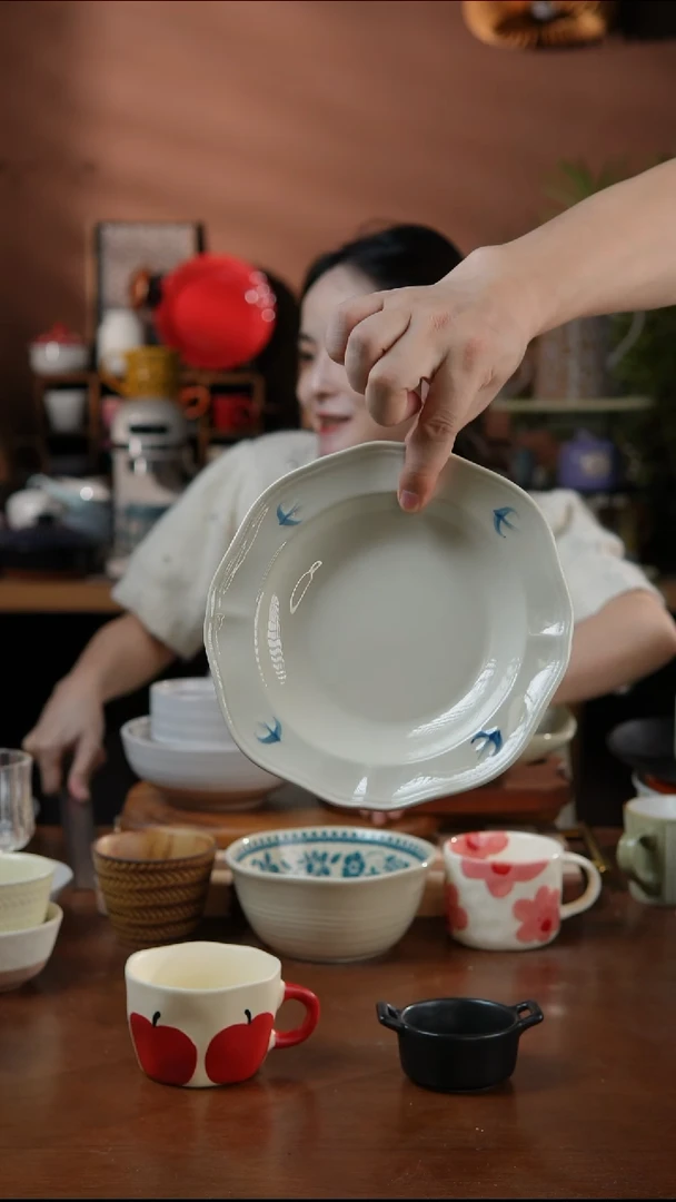 瓷片8英寸燕子花边草帽盘 微瑕 凑满20发货