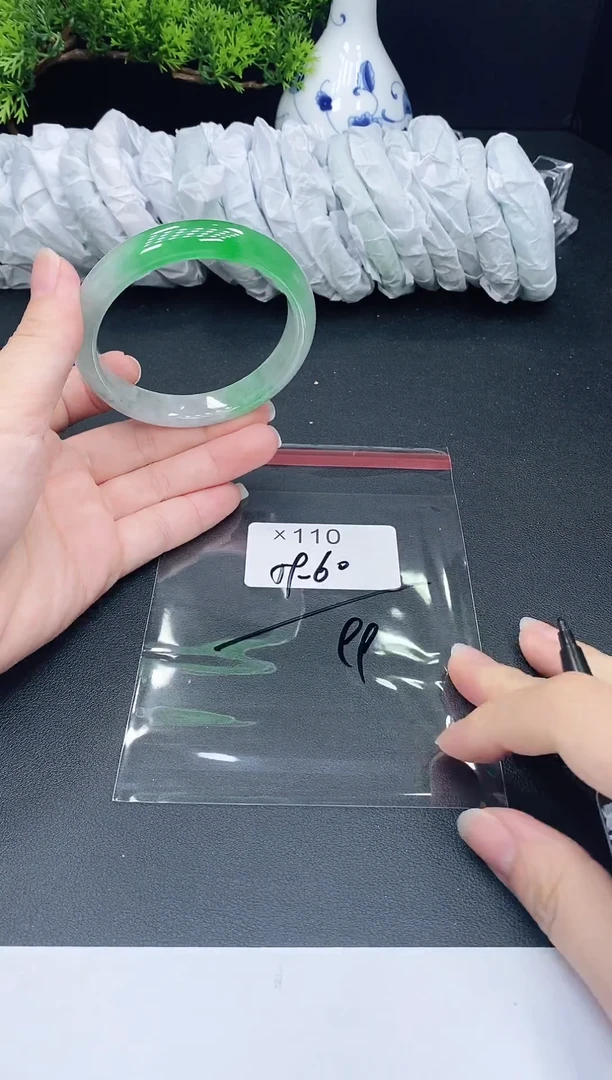 未镶嵌手镯翡翠110