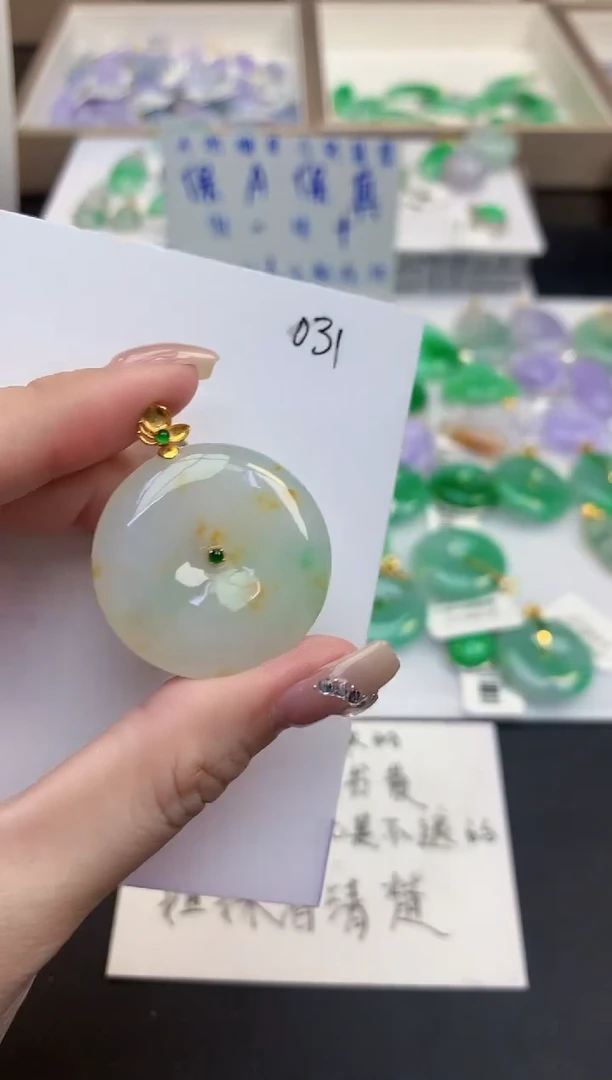颈饰18K金镶嵌翡翠天然缅甸a货翡翠