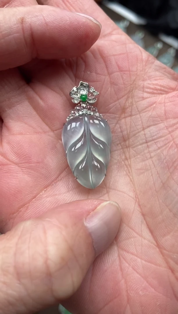 【闪购商品】翡翠吊坠(不含链)18K金镶嵌叶子