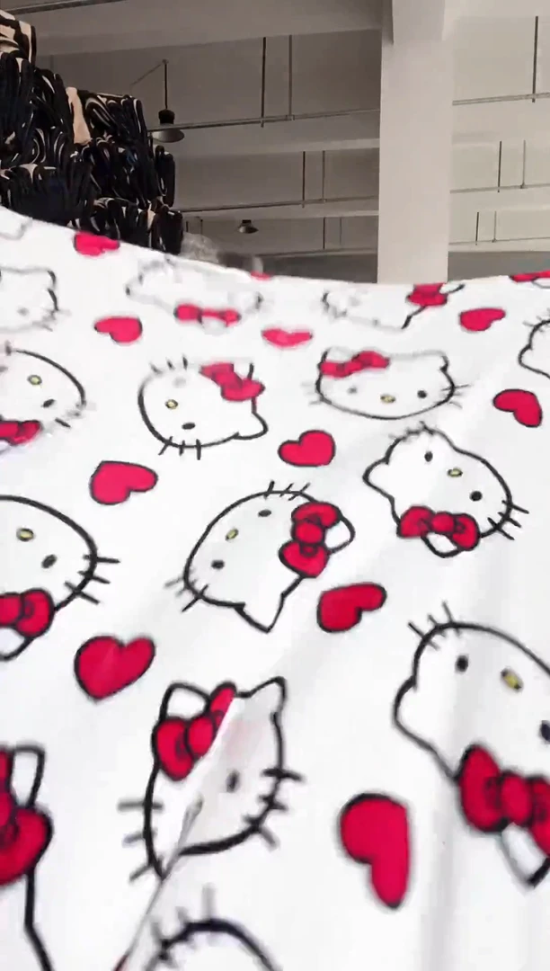 牛奶绒上新 白底凯蒂猫