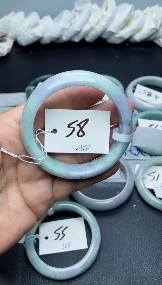未镶嵌手镯翡翠250