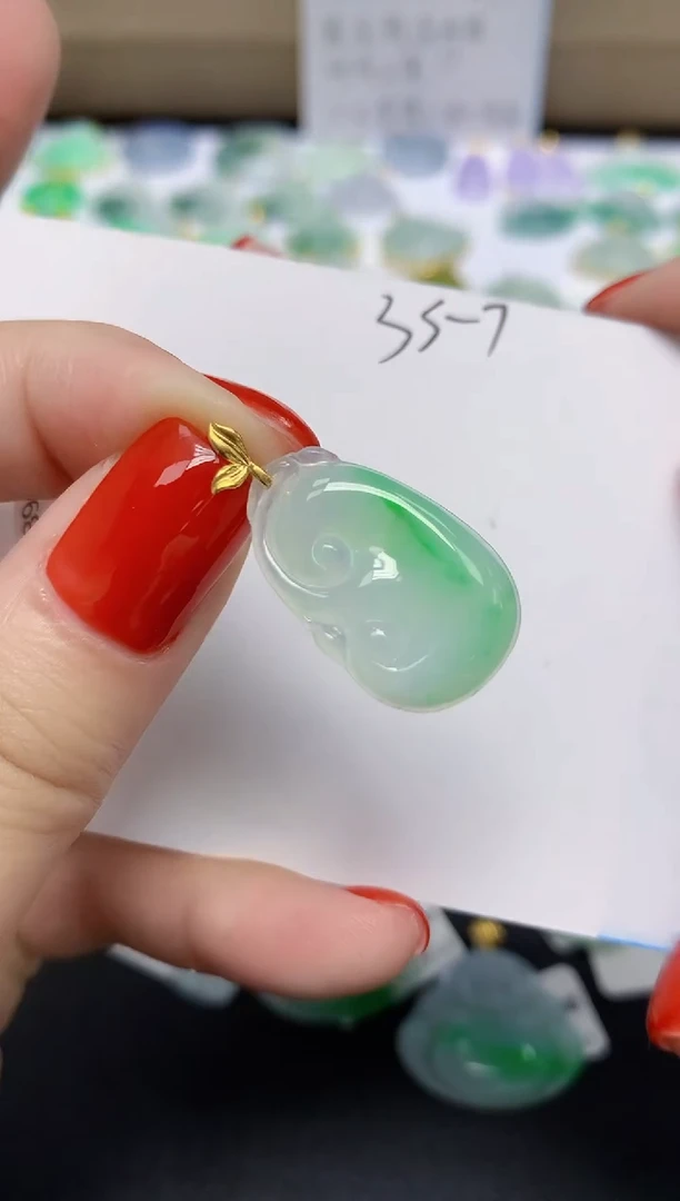 颈饰18K金镶嵌翡翠天然缅甸翡翠A货翡翠百元以上9元证书费自理